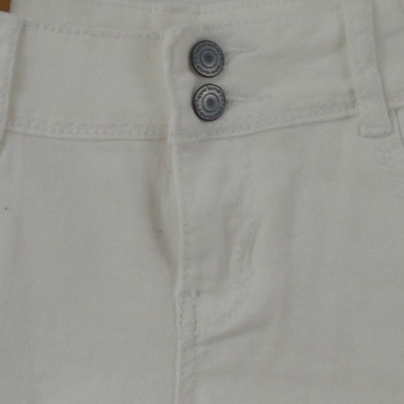 NWT Hippie Laundry White Jean Shorts - Picture 5 of 8
